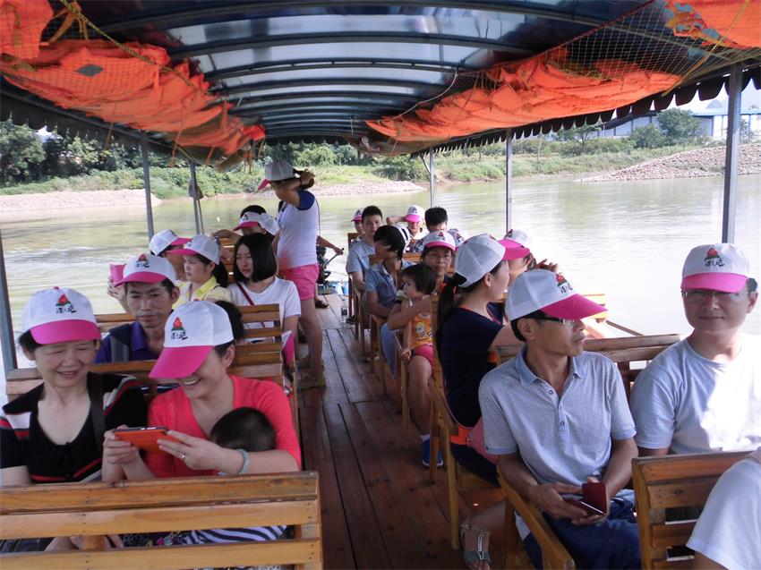 2014年純水一號公司團(tuán)隊(duì)廣西桂林陽朔旅游